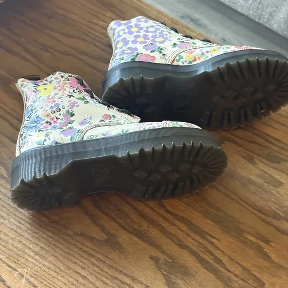 Dr. Martens Floral Lace-Up Platform Boots - Women's Pink Multi - Picture 4 of 7